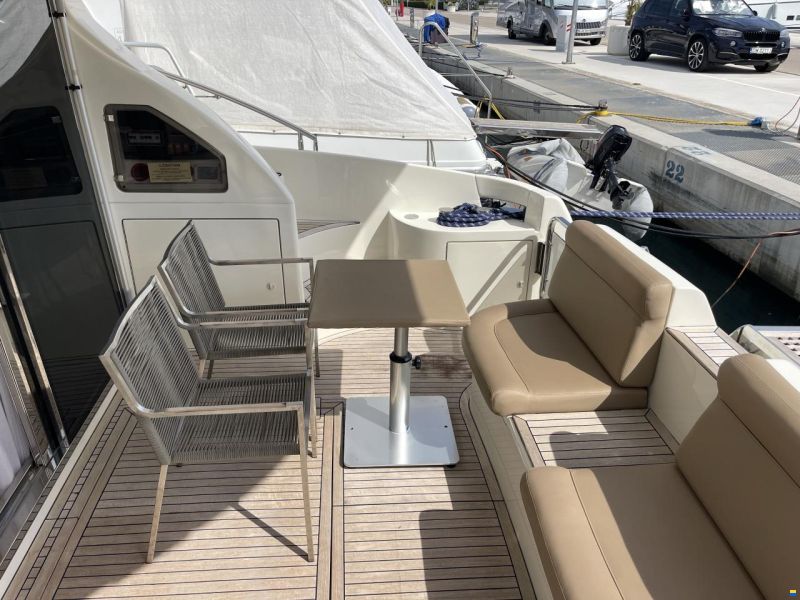 Azimut 46