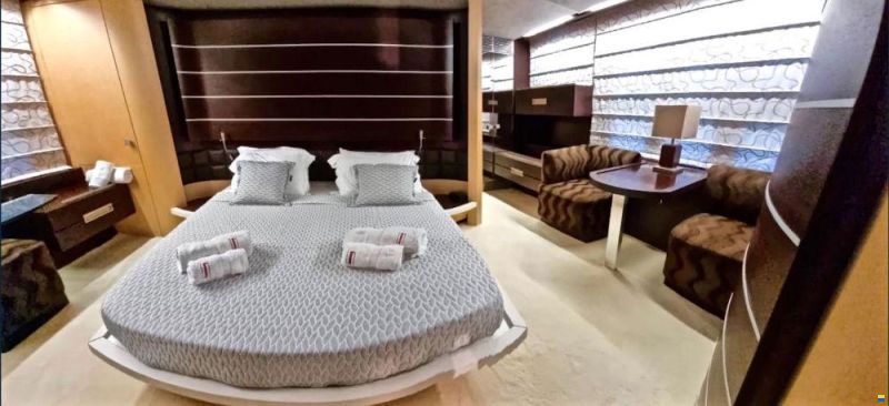 Azimut 86S