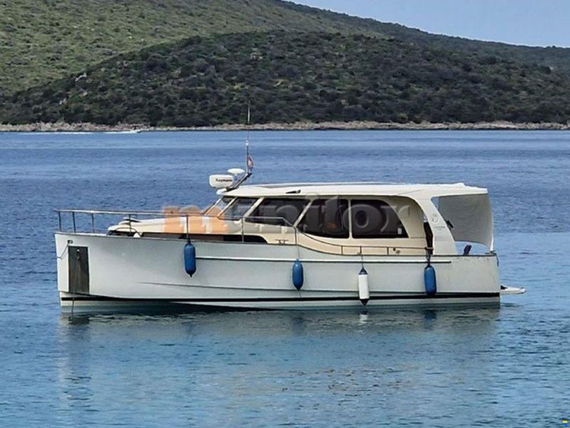 Greenline 33 Hybrid