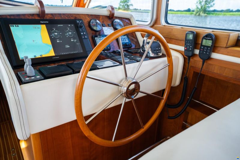 Linssen Grand Sturdy 470 Sedan Wheelhouse