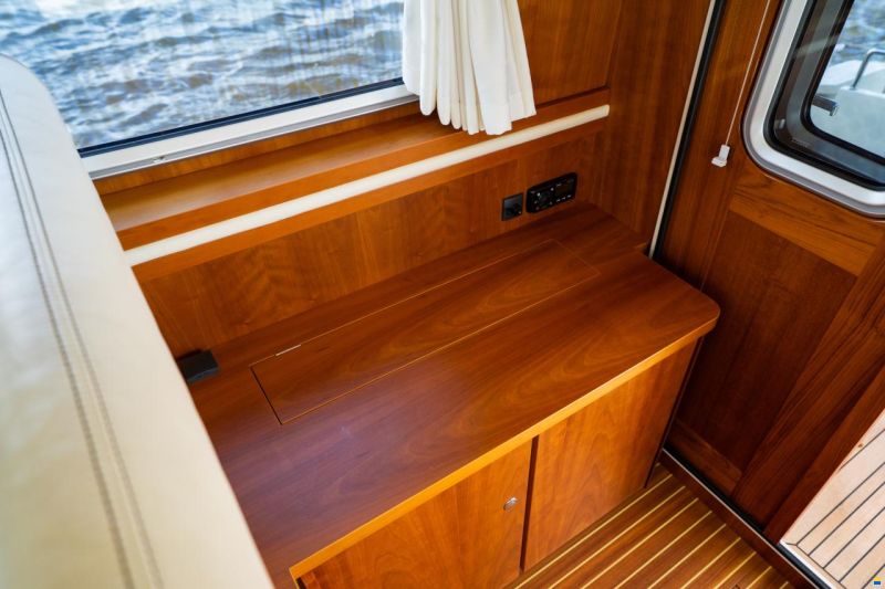 Linssen Grand Sturdy 470 Sedan Wheelhouse