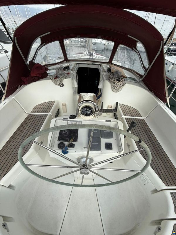 Beneteau Oceanis 41 in Valencia