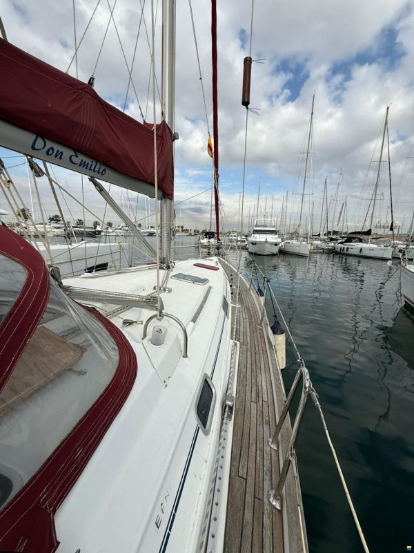 Beneteau Oceanis 41 in Valencia