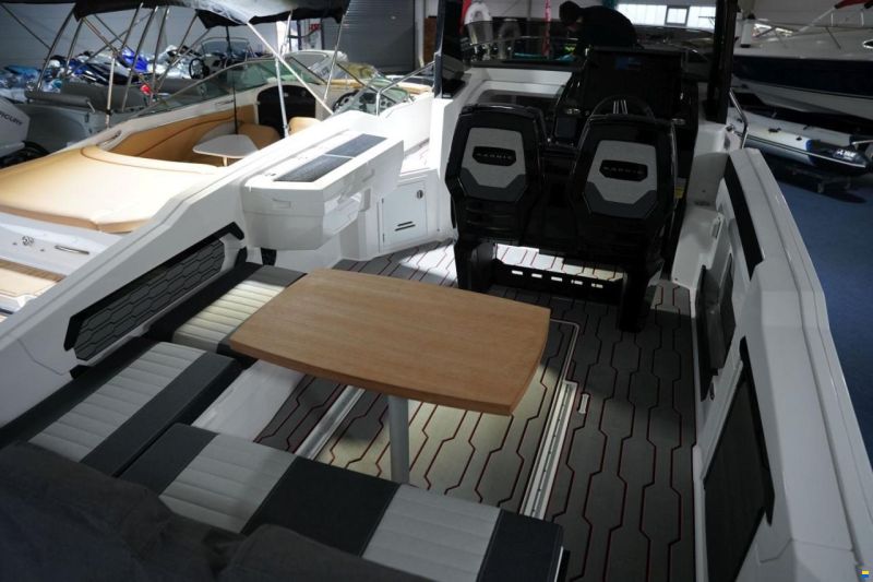 Karnic R 8 HT BOLD LINE