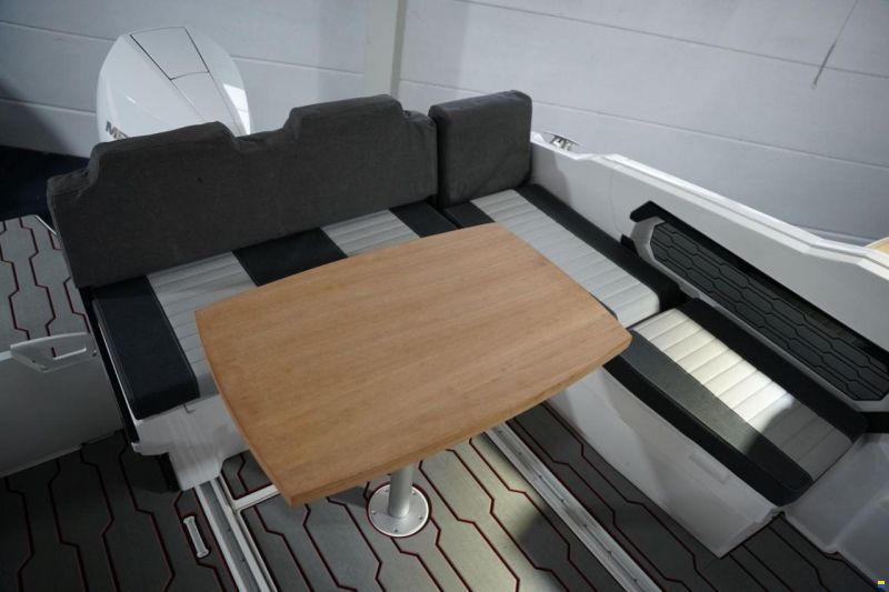 Karnic R 8 HT BOLD LINE