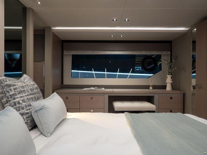 Sunseeker 76 Yacht