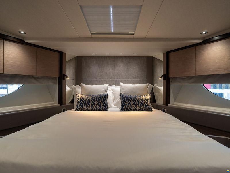 Sunseeker 76 Yacht
