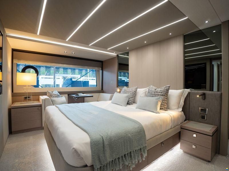 Sunseeker 76 Yacht