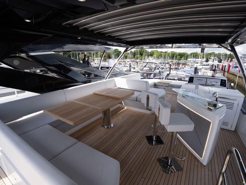 Sunseeker 76 Yacht