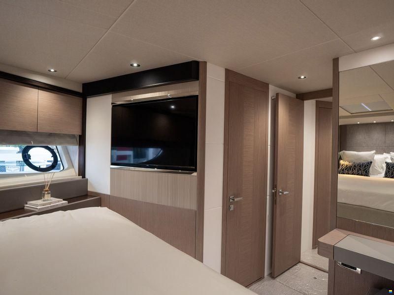Sunseeker 76 Yacht