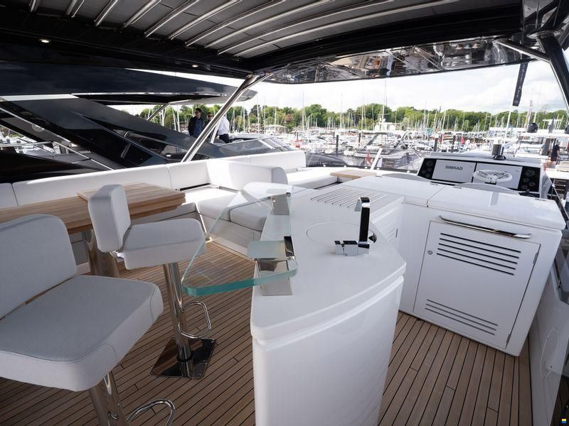 Sunseeker 76 Yacht