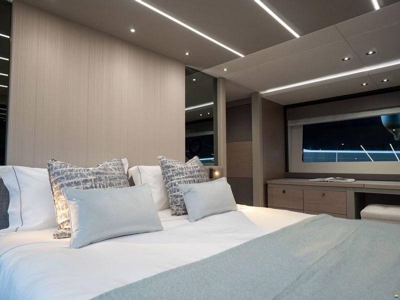 Sunseeker 76 Yacht