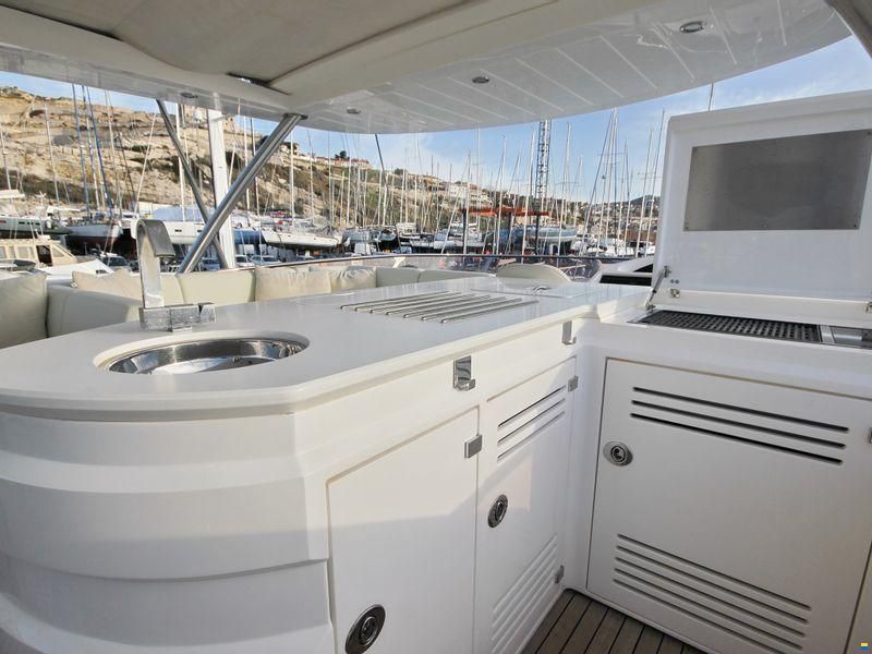 Sunseeker 75 Yacht