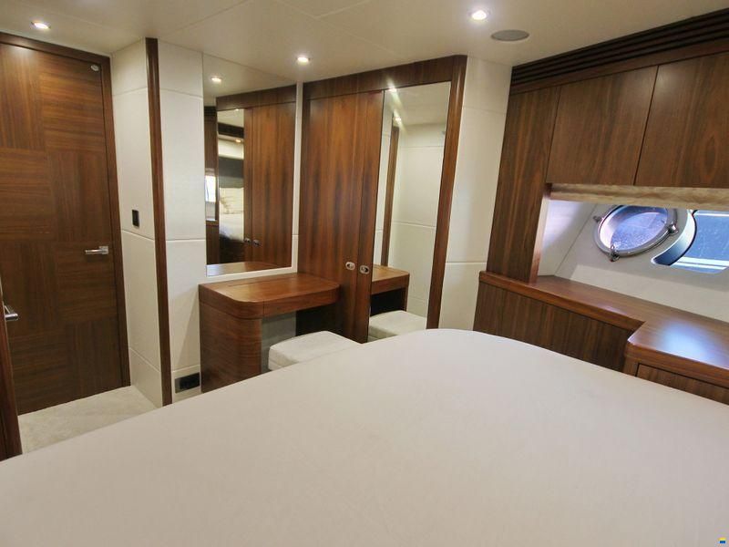 Sunseeker 75 Yacht