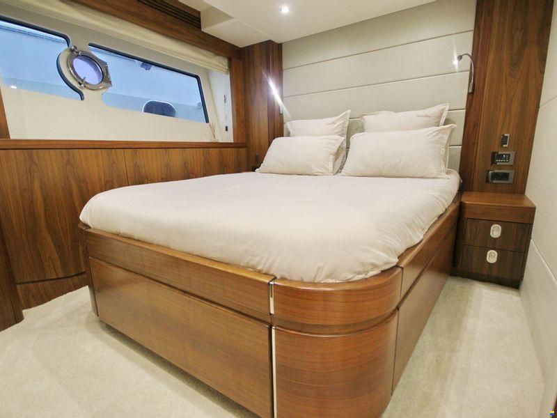 Sunseeker 75 Yacht