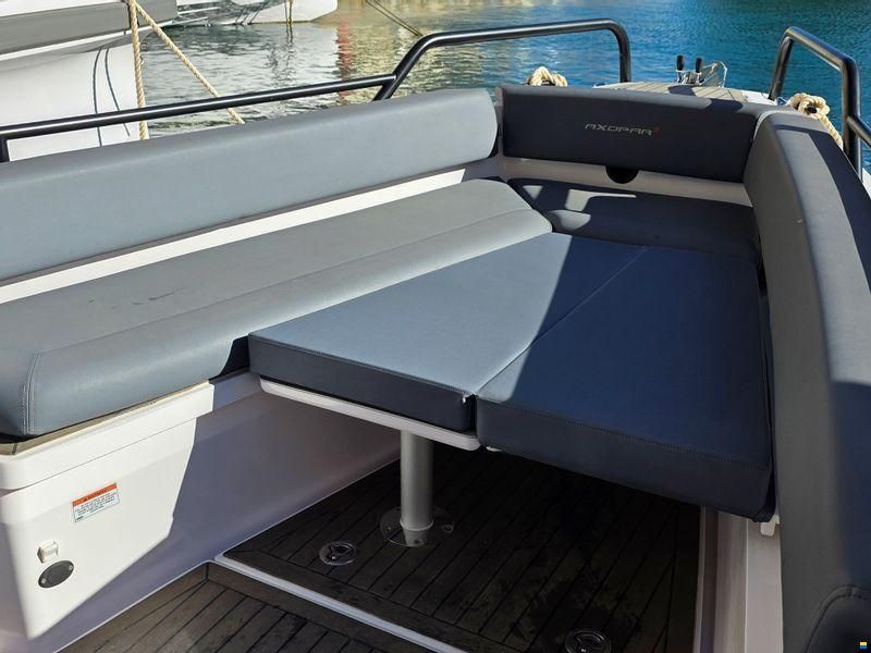 Axopar 28 Cabin