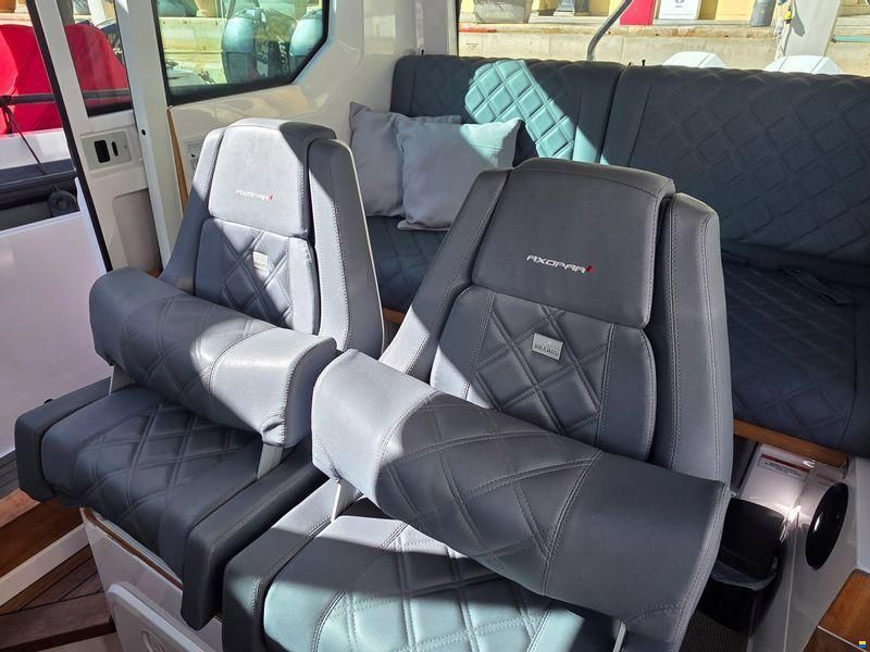 Axopar 28 Cabin