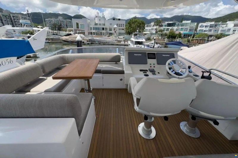 Azimut 66 Fly
