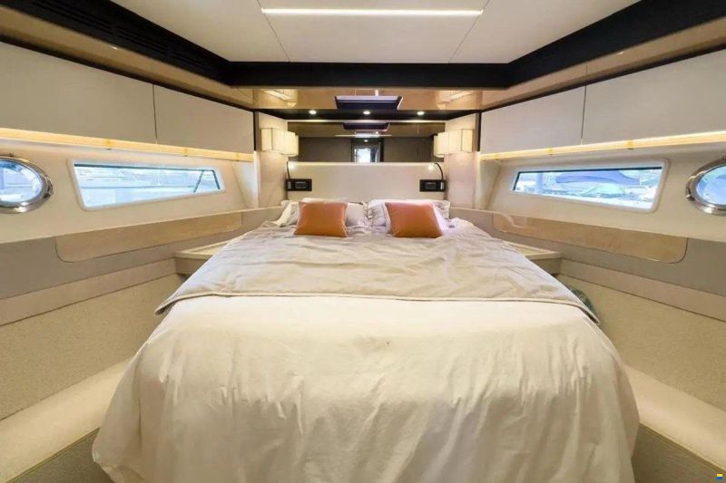 Azimut 66 Fly