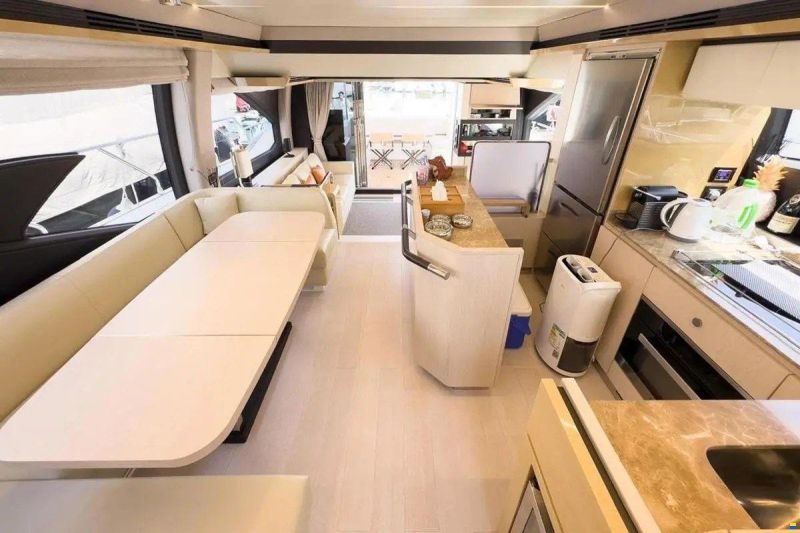 Azimut 66 Fly