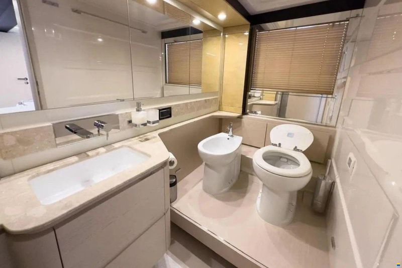 Azimut 66 Fly