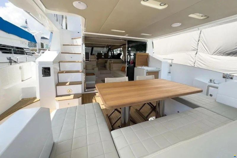 Azimut 66 Fly