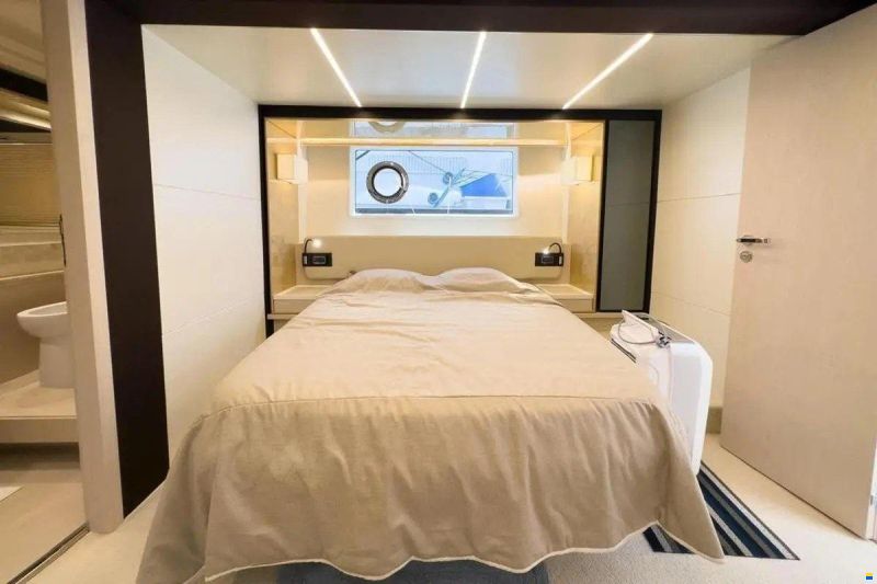 Azimut 66 Fly