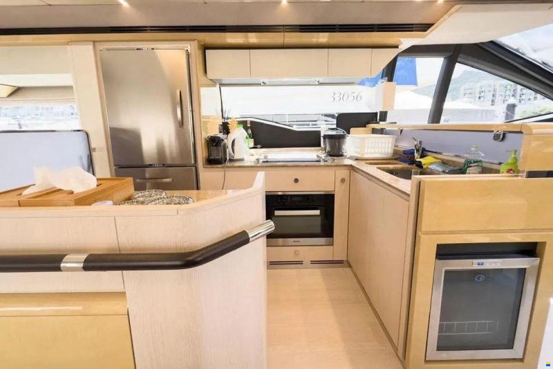 Azimut 66 Fly