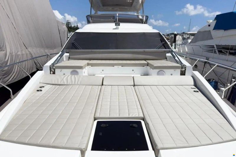 Azimut 66 Fly