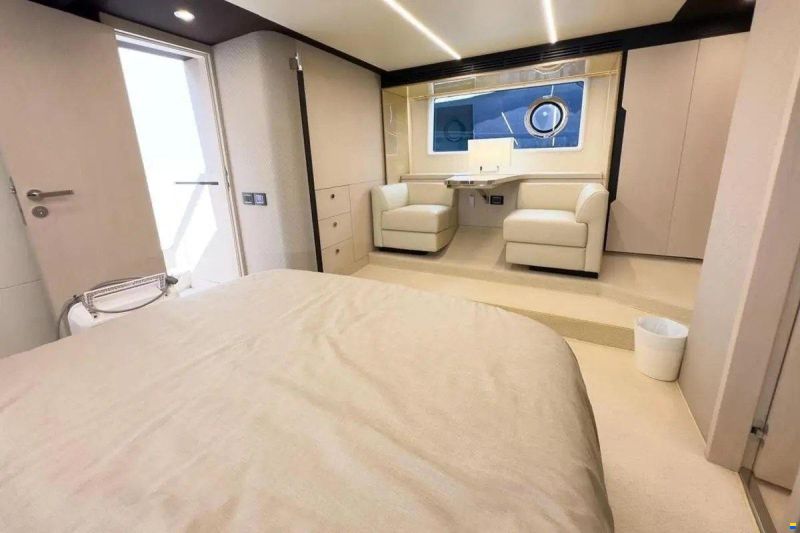Azimut 66 Fly