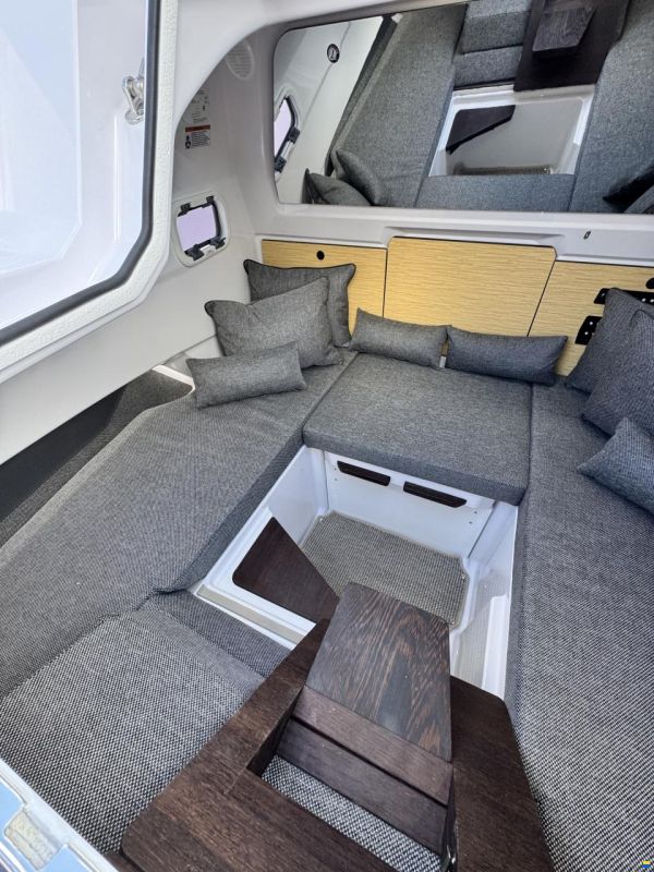 Axopar 29 Cross Cabin