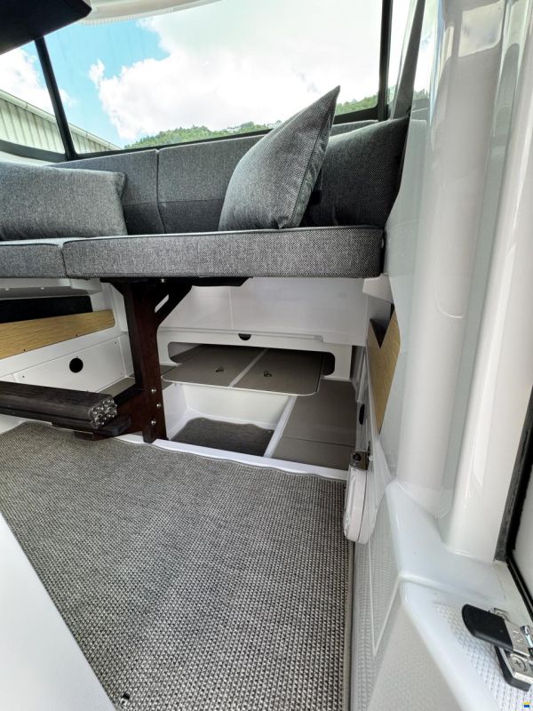 Axopar 29 Cross Cabin