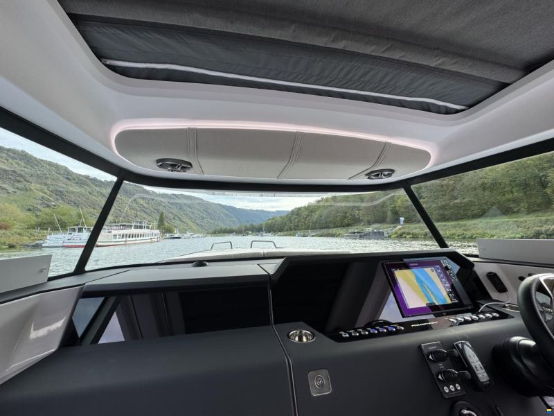 Axopar 37 XC Cross Cabin
