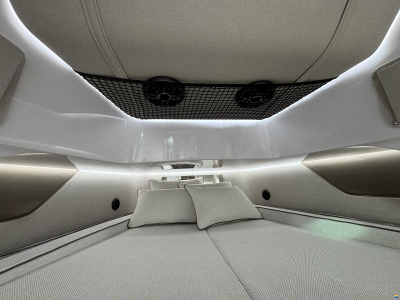 Axopar 37 XC Cross Cabin