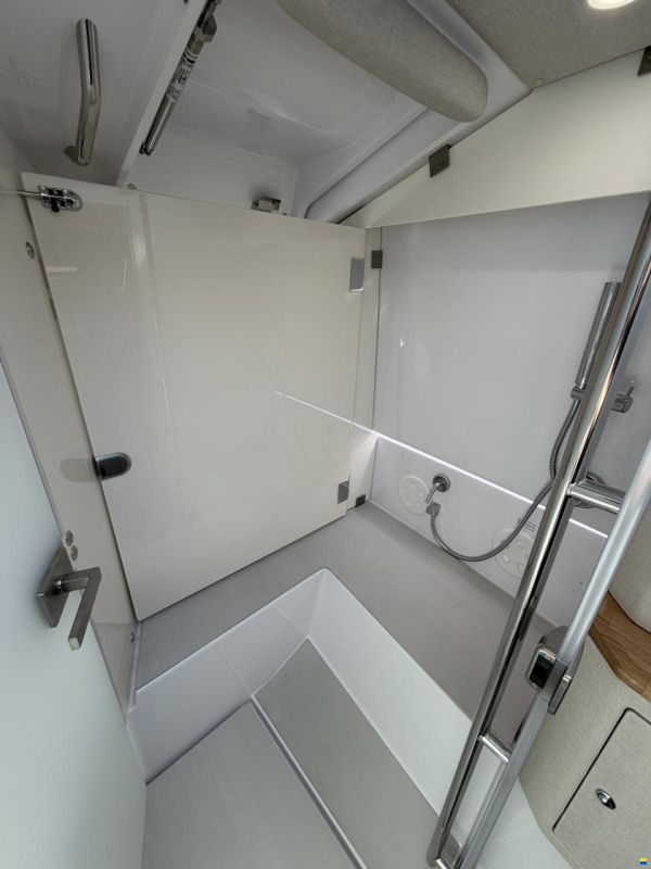 Axopar 37 Cross Cabin
