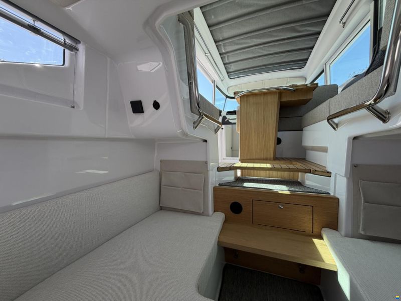 Axopar 37 Cross Cabin