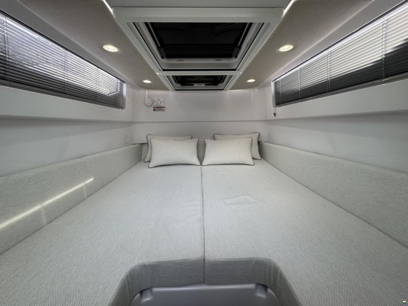 Axopar 37 XC Cross Cabin
