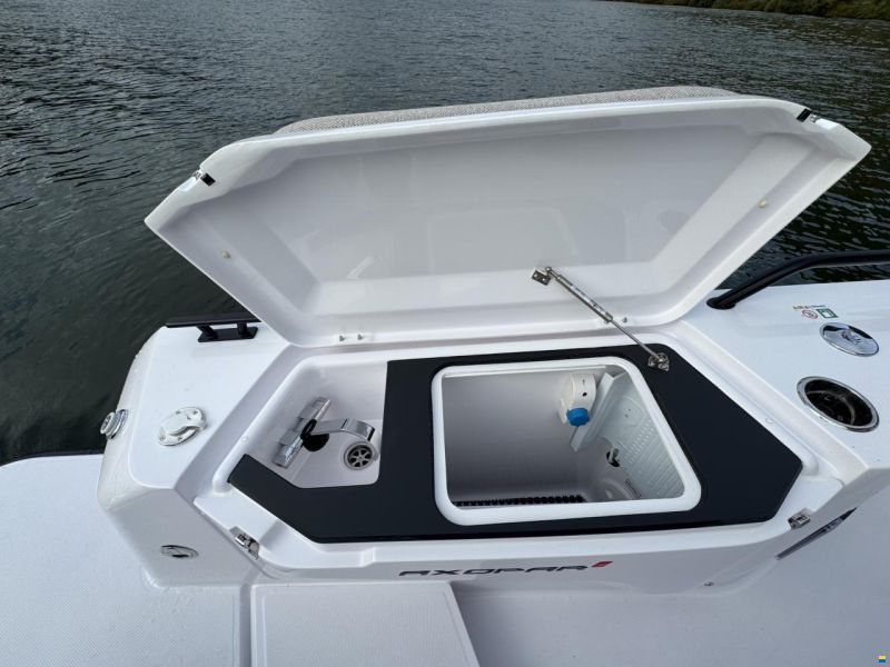 Axopar 37 XC Cross Cabin