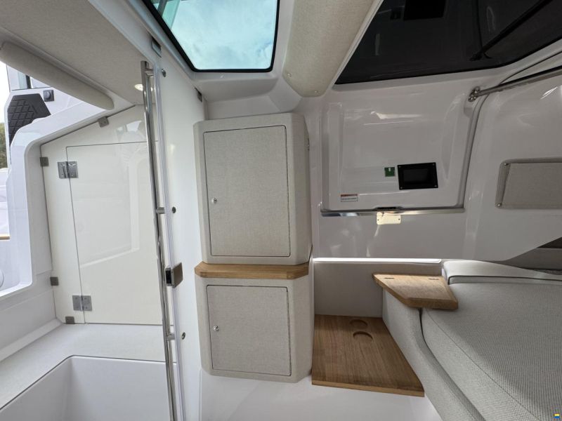 Axopar 37 XC Cross Cabin