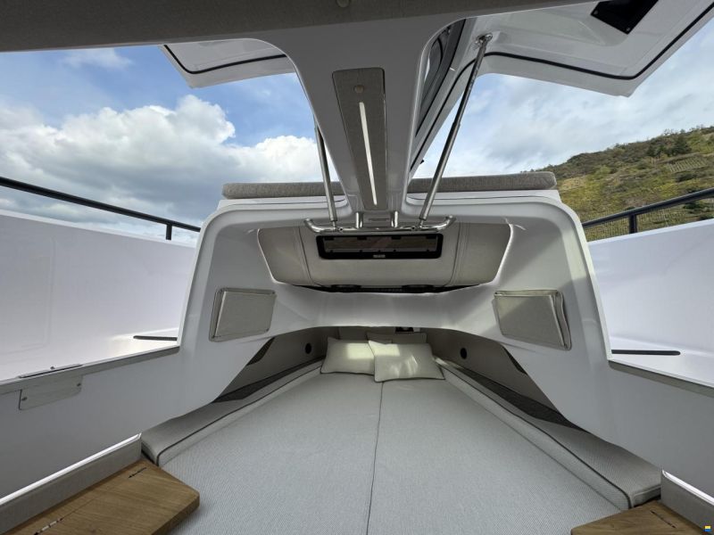 Axopar 37 XC Cross Cabin