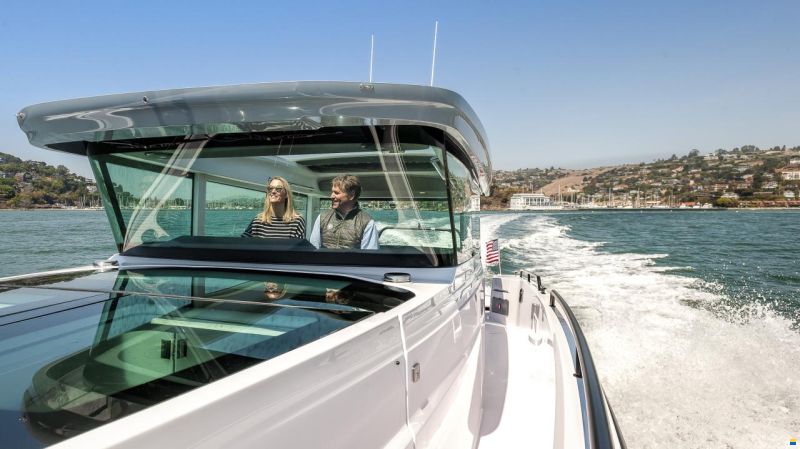 Axopar 37 Cross Cabin