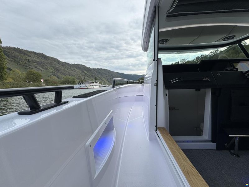 Axopar 37 XC Cross Cabin