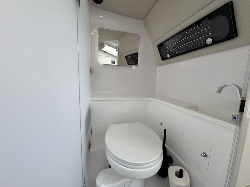 Axopar 37 XC Cross Cabin