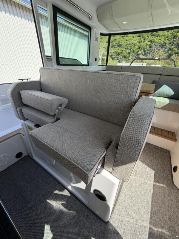 Axopar 37 Cross Cabin