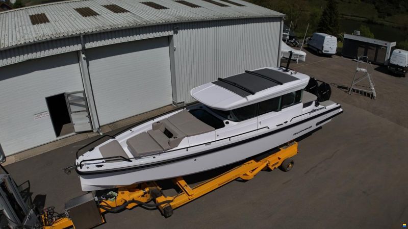 Axopar 37 Cross Cabin