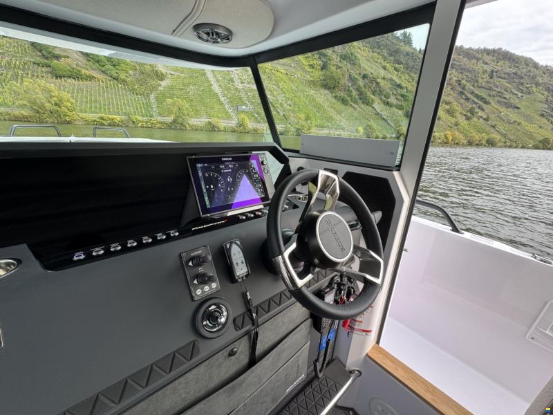Axopar 37 XC Cross Cabin
