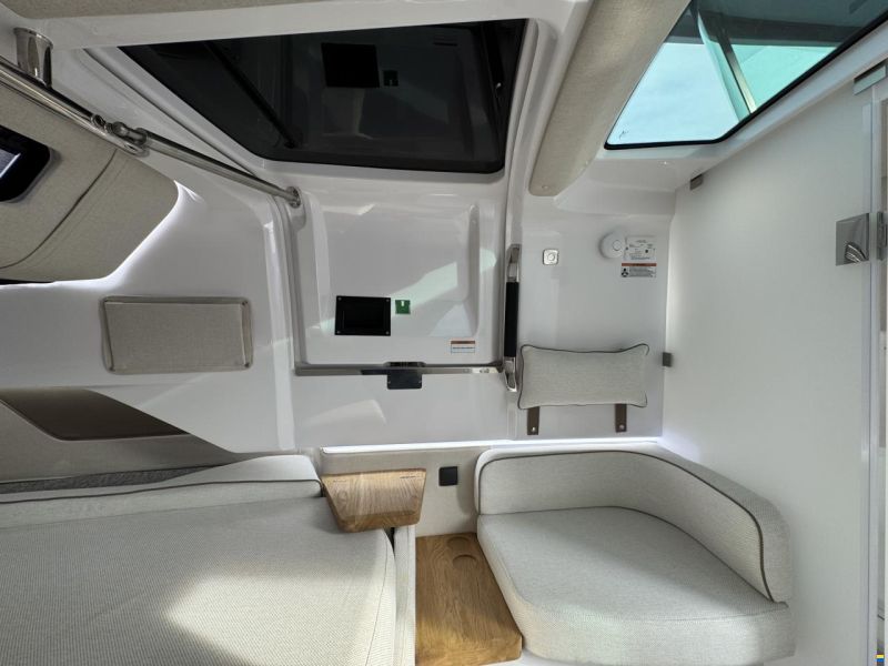 Axopar 37 XC Cross Cabin