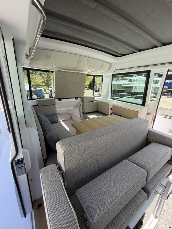 Axopar 37 Cross Cabin