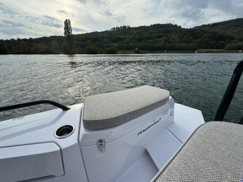 Axopar 37 XC Cross Cabin