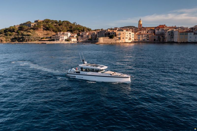 Axopar 37 Cross Cabin